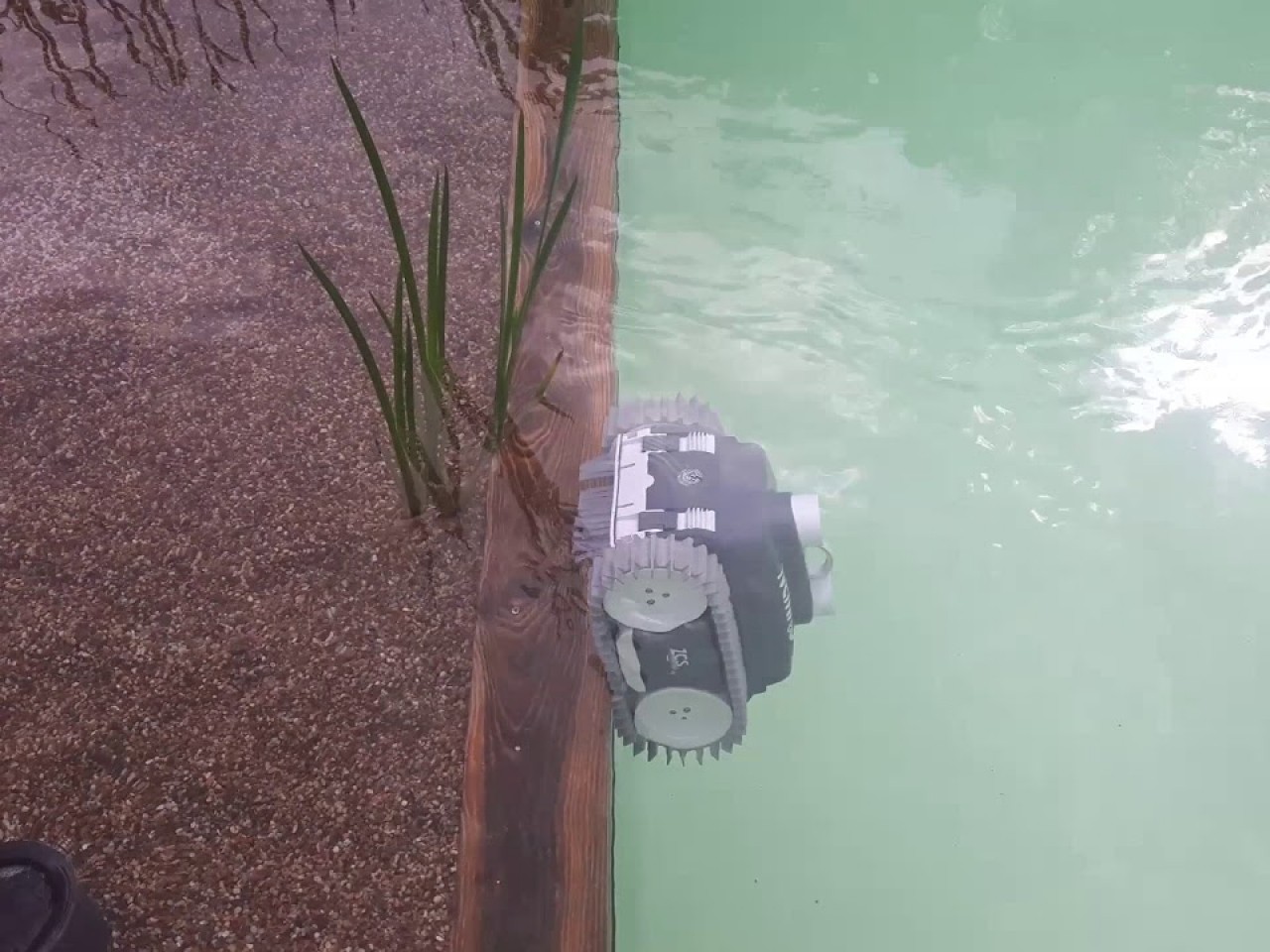 robot podwodny NemH2O, pielęgnacja stawu kąpielowego